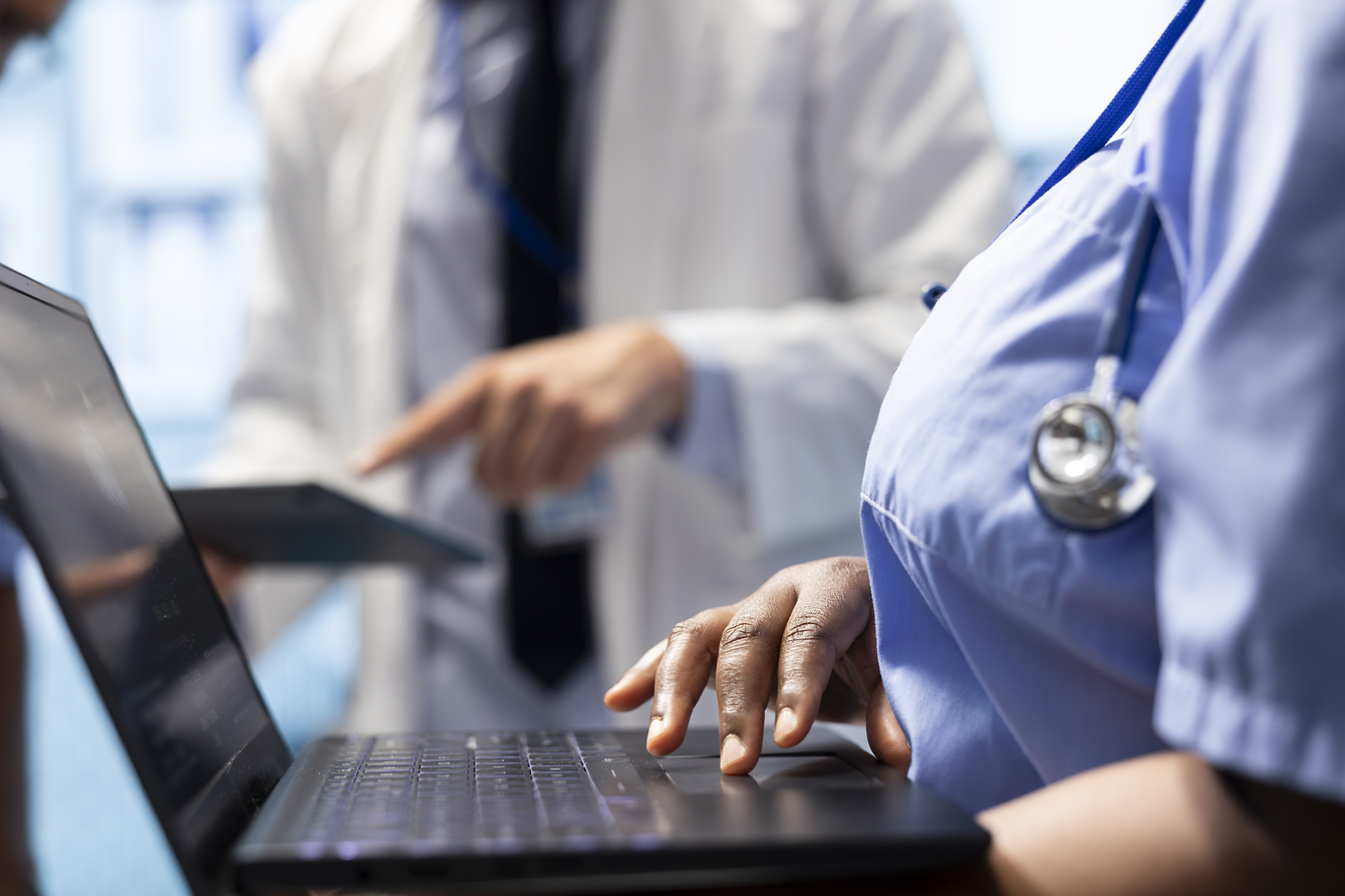 doctor consulting with his team to examine x ray t 2026 01 08 02 30 44 utc